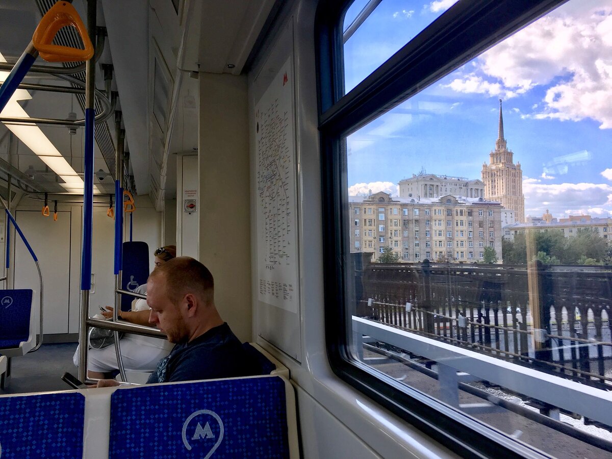 Едешь, а за окнами вот такие пейзажи...) Фото с сайта Twitter.com