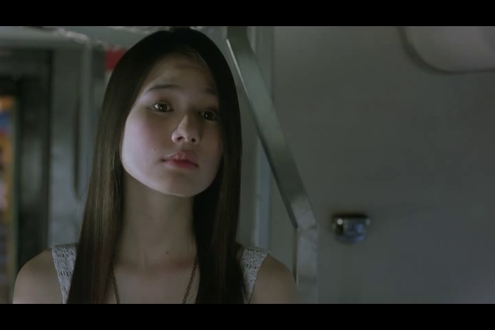 Девушка - ди джей на радио, у которой вроде бы всё хорошо в любви. Однако, её  избранник предпочитает японок -)