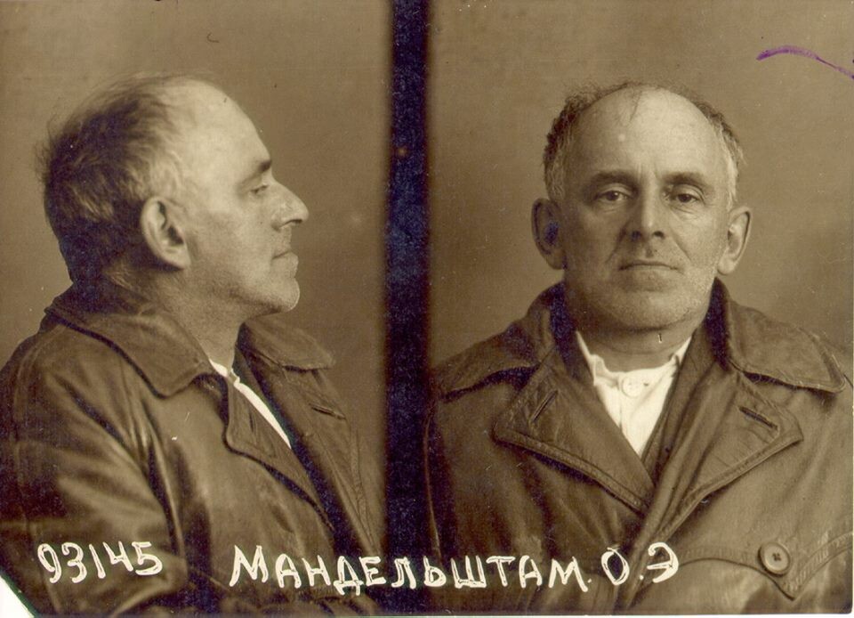 Знаменитый русский поэт и писатель Осип Мандельштам был дважды арестован и отправлен в ГУЛАГ, первый раз в 1933 году за стихотворение, характеризующее Сталина как злорадного убийцу.