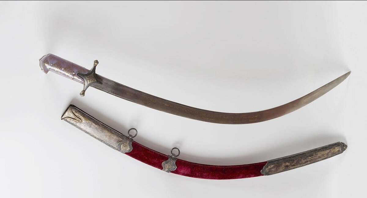 Турецкая сабля с рукоятью из агата середины XVIII века из коллекции Эрмитажа.