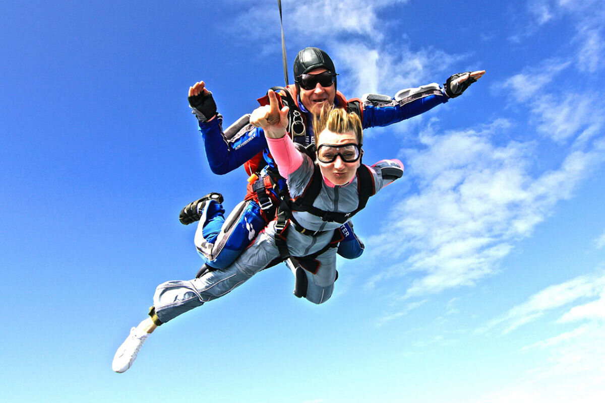 Прыжок с парашютом в тандеме с инструктором с высоты 4000 метров
