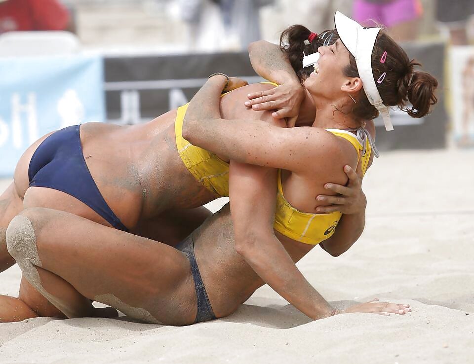 вот такая радость. им явно нужен третий игрок