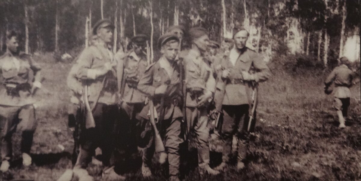 вышли из окружения