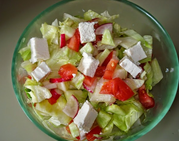 салат с сыром фета