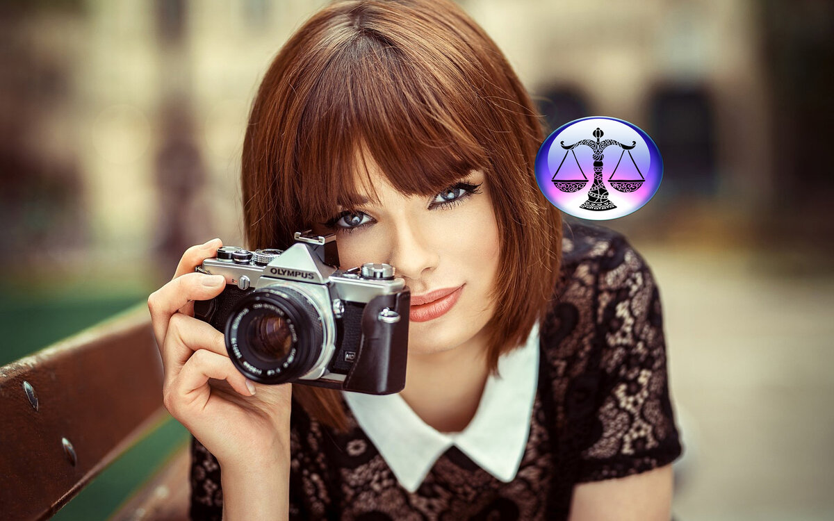 Девушка знака зодиака Весы запечатлеет моменты отдыха.