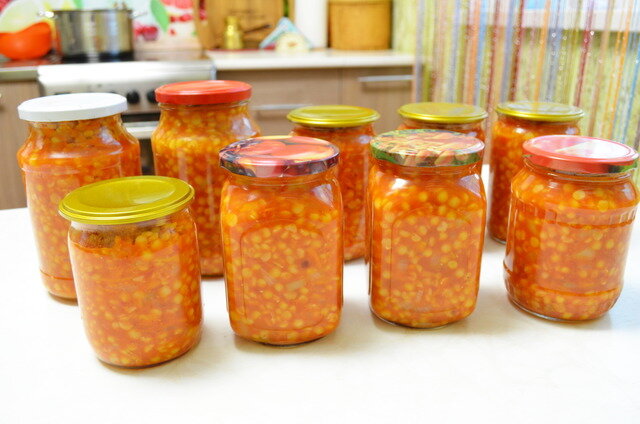 Друзья, удобная консервация, останется сварить картофель на бульоне или на воде и добавить  содержимое баночки. Получается замечательный вкусный  ГОРОХОВЫЙ СУП.