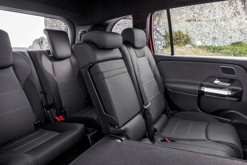 салон 7-ми местного mercedes benz GLB фото из интернета