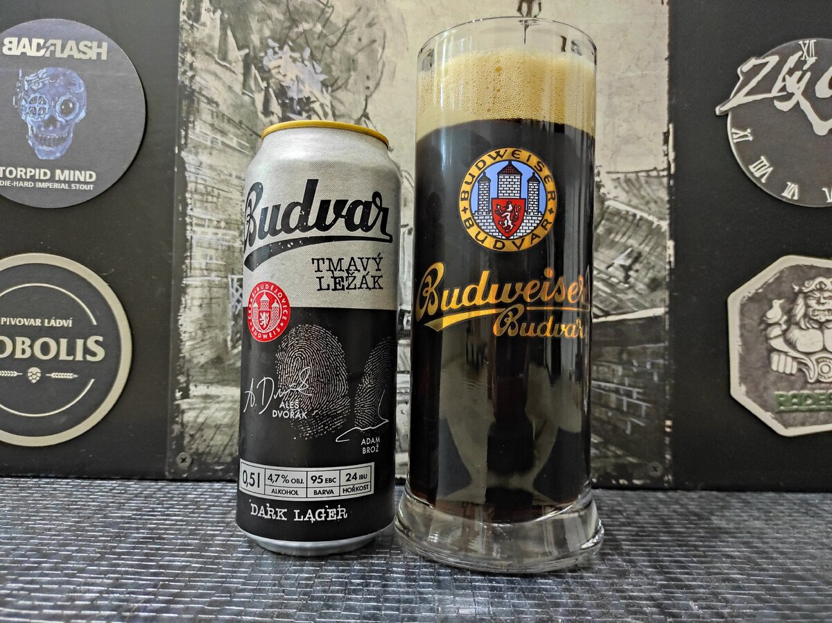 Budweiser Tmavý ležák в тематической кружке