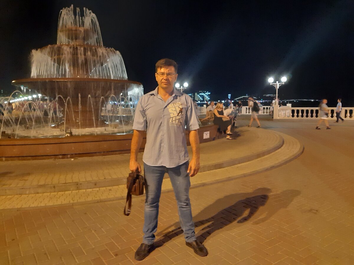 фото июля 2020 года. Геленджик. Рядом с набережной у центрального пляжа.