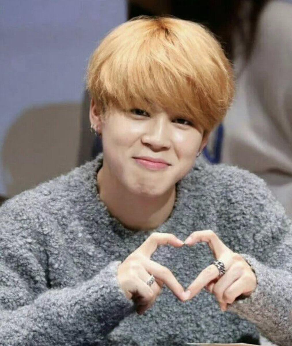 Почему айдолы показывают сердечко, ответ в конце этой статьи