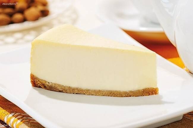 Ингредиенты:  🔺200 г творога обезжиренного 
🔺125 мл натурального йогурта 
🔺9 гр. желатина 
🔺75 мл лимонного сока 
🔺3 ст. ложки меда 
🔺2 белка 