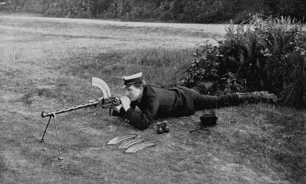 Madsen machine gun использовал идею винтовочного рожка. Съемный коробчатый магазин производился на 25, 30 и 40 патронов. 