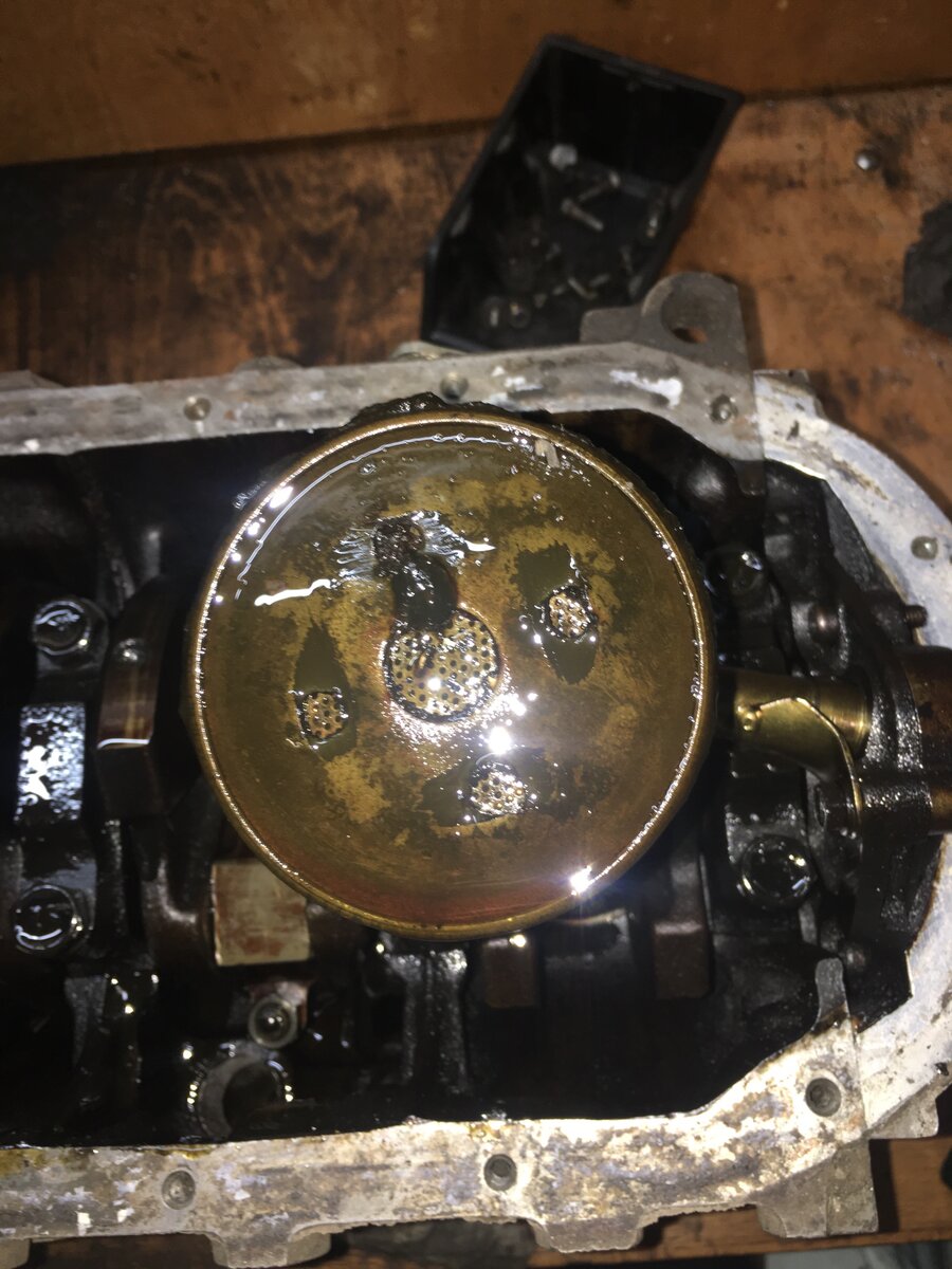 Что это за дырочки????экономия 200 рублей на новом маслоприемнике?