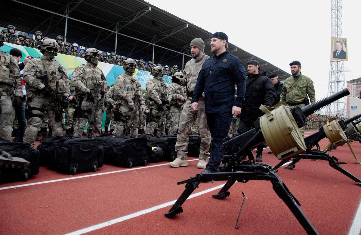 Кадыров осматривает свою Армию