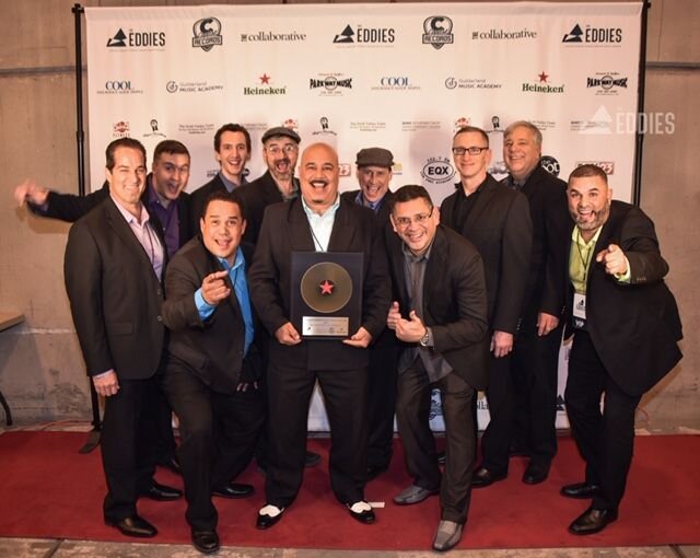 Собственно, сам Алекс Торрес в центре