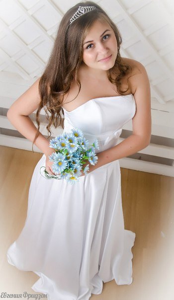 Королева выпускного бала-2012 Бычкова Анастасия из Ачинска. Фото из архива проекта. Фотограф Евгения Фридзон.