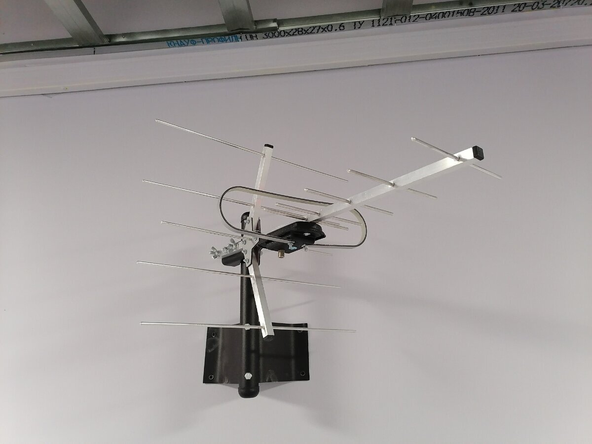 Приставка без антенны. Триада-Antenna-3350 ДМВ, DVB-t2,. ДМВ антенна Триада-3360. Цифровое Телевидение на 20 каналов антенна уличная с усилителем. Антенна для цифрового ТВ DVB-t2 с усилителем