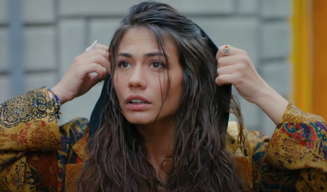 Скрин кадра сериала "Ранняя Пташка"/Erkenci Kuş