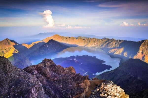 https://www.balihoneymoontour.com/wp-content/uploads/2018/12/peak-rinjani-600x397.jpg