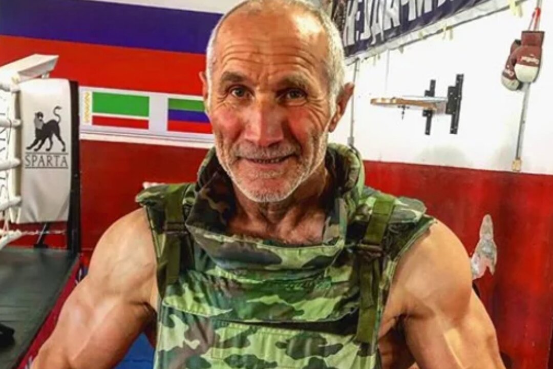 В свои 58 не перестаёт заниматься тяжелой атлетикой и кардиотренировками|Фото: autoparus.by