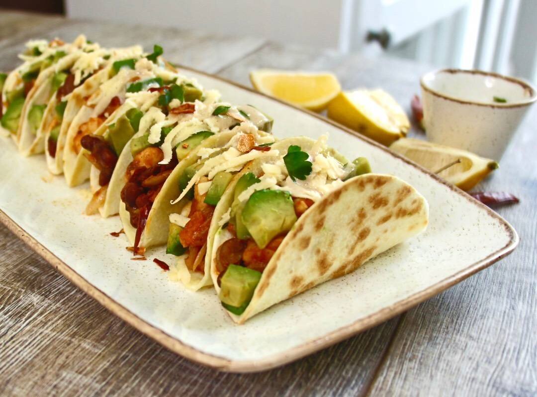 Мексиканские тако (tacos) с курицей 🌮 | Овкусе.ру - Ежедневная готовка в  радость! Пошаговые рецепты с фото | Дзен