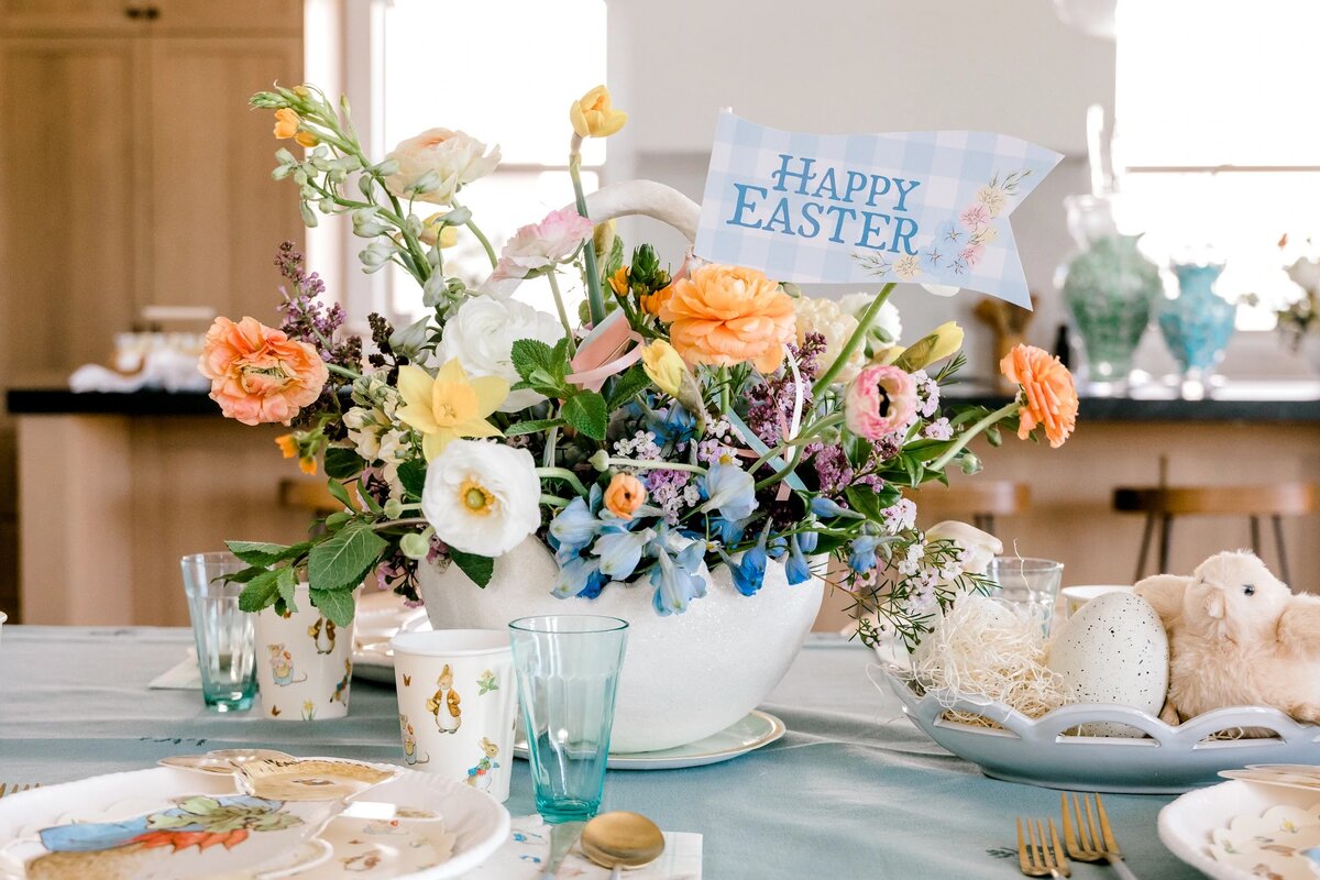 Очаровательные иллюстрации и причудливые сказки про кролика Питера делают его любимой темой для пасхальной вечеринки и детского дня рождения! Мы собрали 10 идей, как сделать праздник идеальным.