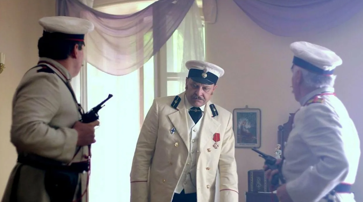 Кадр из сериала. Полицмейстер Стаценко в усадьбе. Источник: trakt.tv