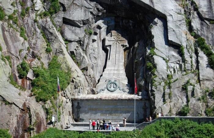 Памятник русским войскам на перевале Сен-Готард