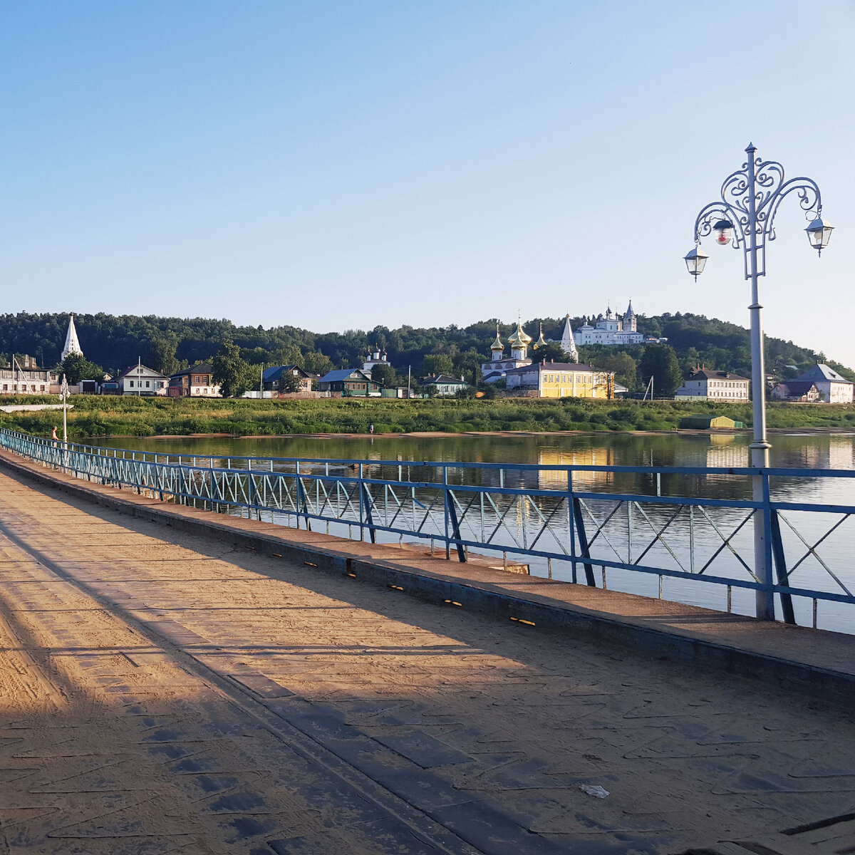 Красота! Вид с понтонного моста.