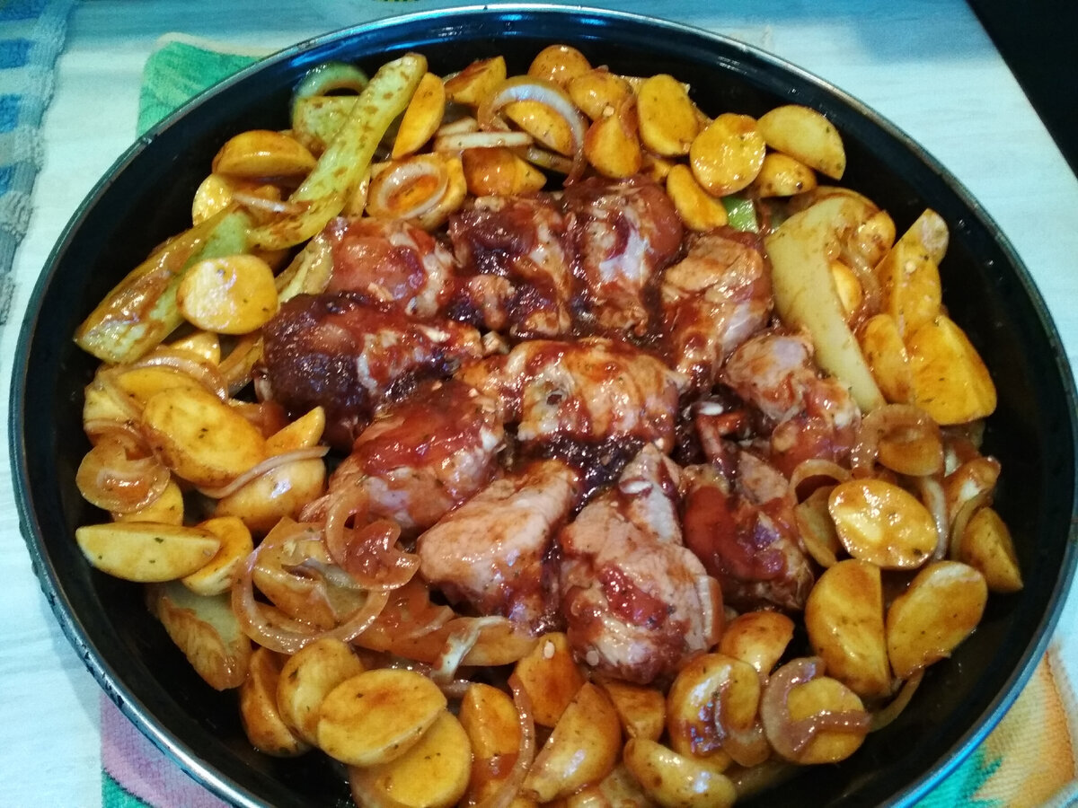 Фото автора. Плечики в маринаде с картошкой и перцем.