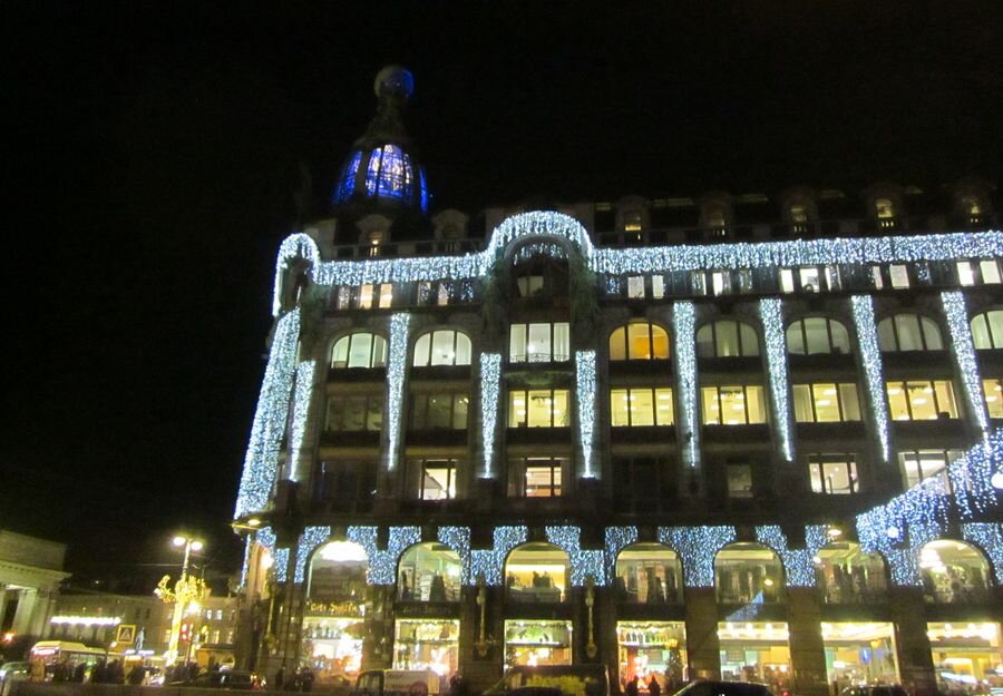 Устаревшие украшения Дома Книги