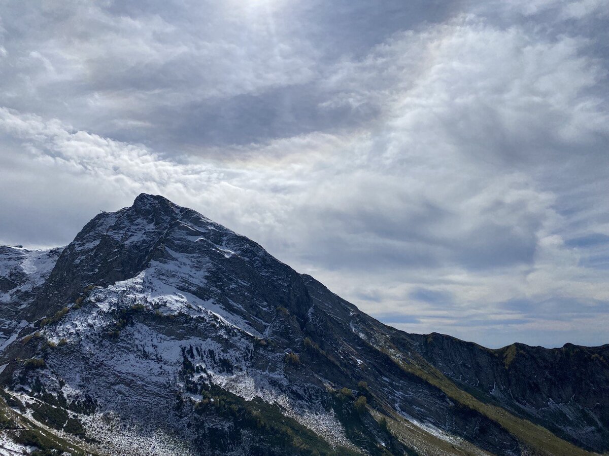 Первый снег в горах выпал в сентябре