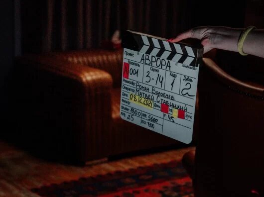    Сцена со съемок сериала Романа Волобуева «Аврора» //Фото: Wink