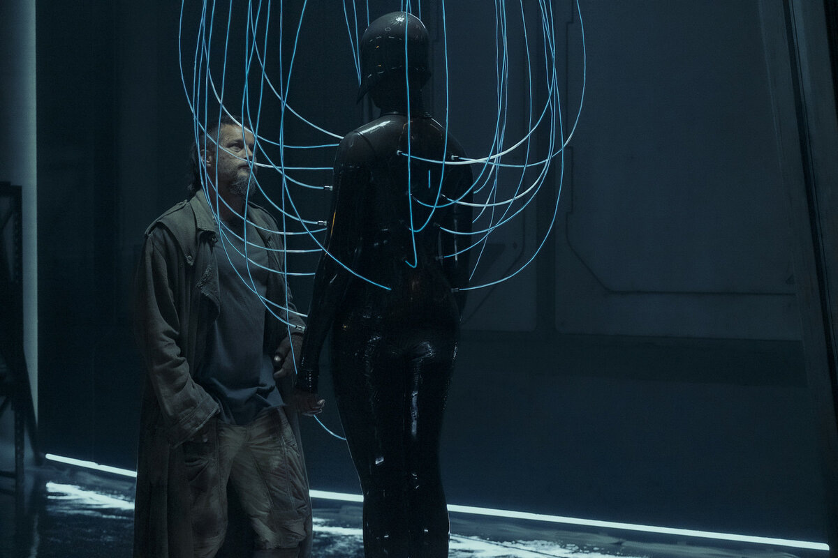 Трэвис Фиммел / Воспитанные волками, 2 Сезон, 2022 (HBO / Scott Free Productions)