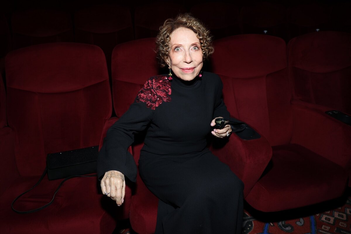     После отмены спектаклей 79-летняя Инна Чурикова рассказала, когда вернётся в театр