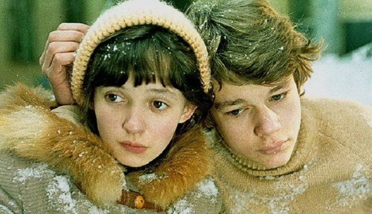 История знаменитого советского фильма «Вам и не снилось» (1980) началась с того, что Галина Щербакова написала повесть под названием «Роман и Юлька».