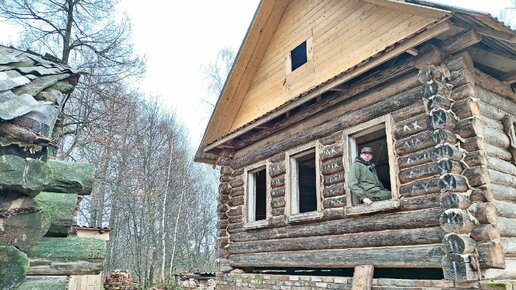 В доме прадеда теперь два этажа. Постелили пол в пристройке и прокатились по распутице