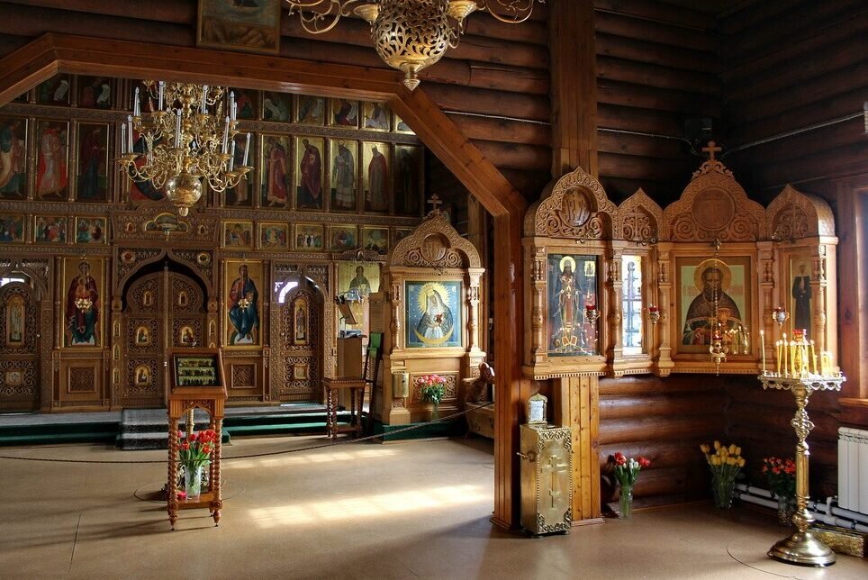 Фото из Яндекса. Внутреннее убранство церкви.