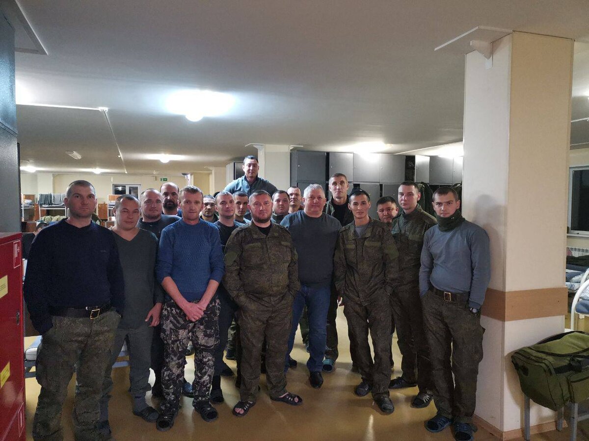    Мобилизованным оренбуржцам доставили посылки в учебный центр в Саратове Елена Шкатова