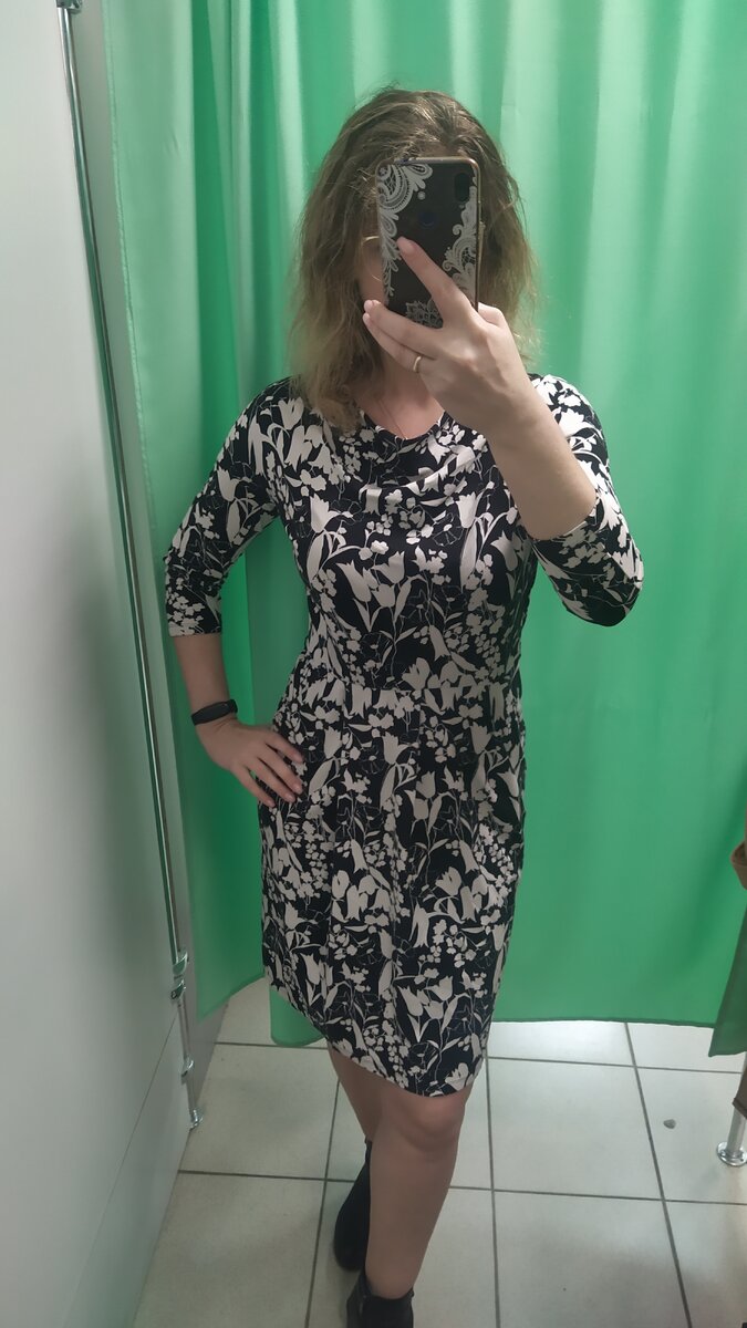 Платье Max Mara.