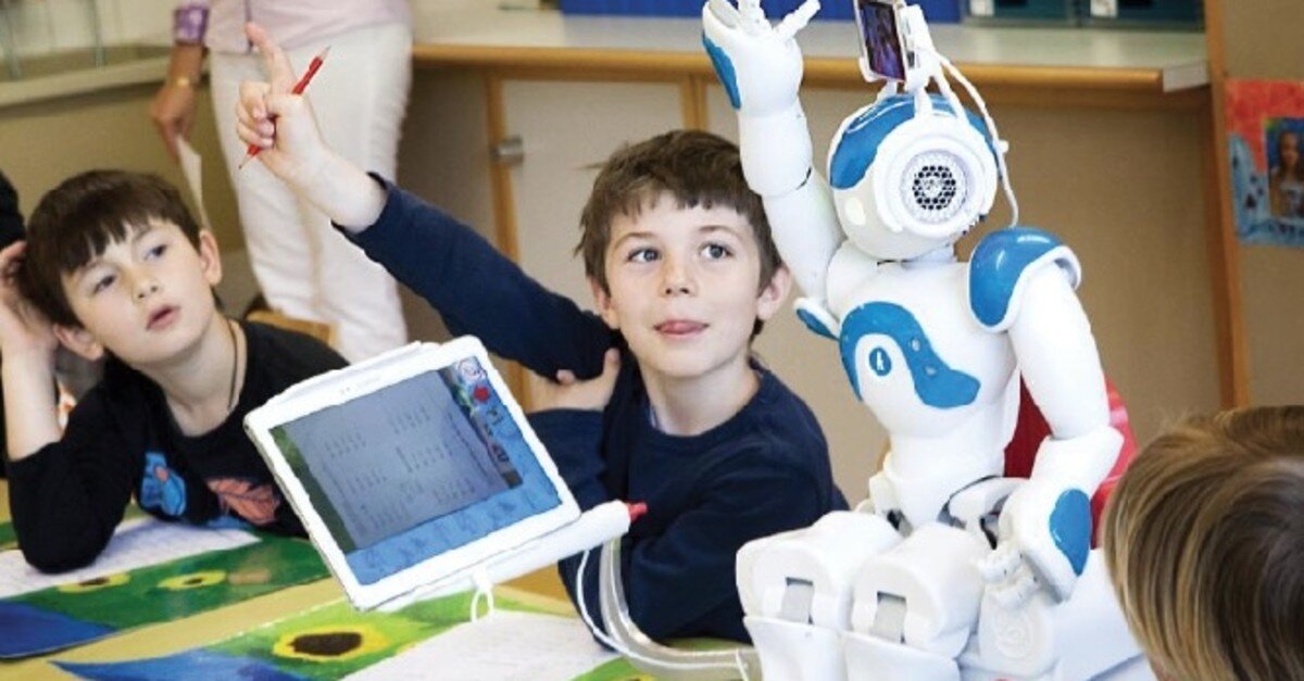 Искусственный интеллект. Работа с ии обучение. Математический робот. Робототехника для детей. Ии в школе.