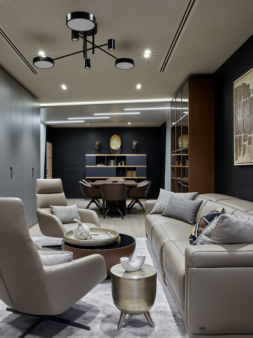 Интерьер офиса по дизайну Юлии Федотовой и Дины Радиной. Диван, KLER. Кресла, Angel Cedra. Столярные изделия сделаны на заказ по эскизам дизайнеров.