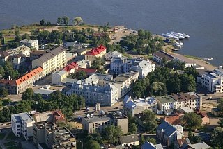 Сортавала находится на берегу Ладоги. 