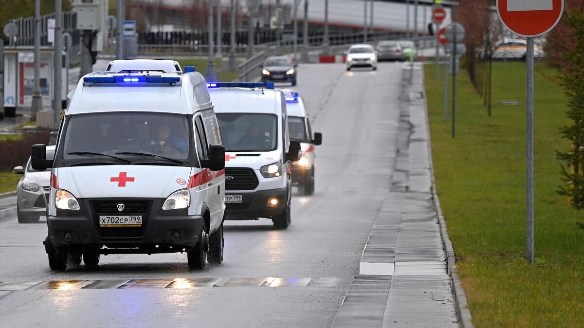    Машины скорой помощи на подъезде к карантинному центру в Коммунарке© РИА Новости / Евгений Одиноков