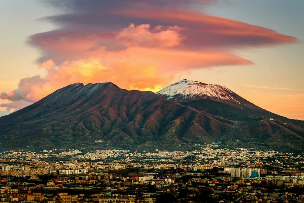 Mt vesuvius. Везувий Неаполь Италия. Вулкан Везувий в Италии. Неаполь вулкан Везувий. Гора Везувий Италия.