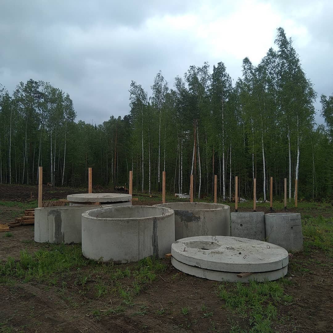 4 кольца 2х метровых, одно дно, две крышки, два маленьких кольца