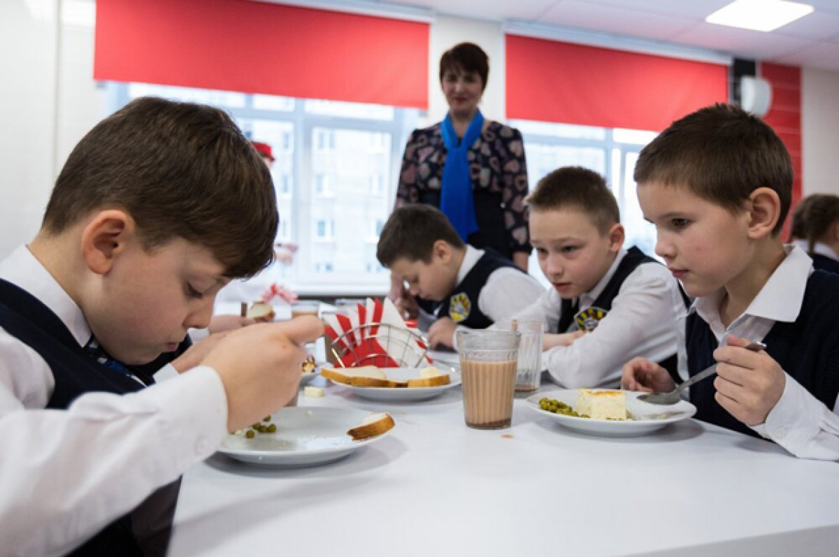    Минестроне и говядина по-мексикански. Чем кормят в школах Москвы
