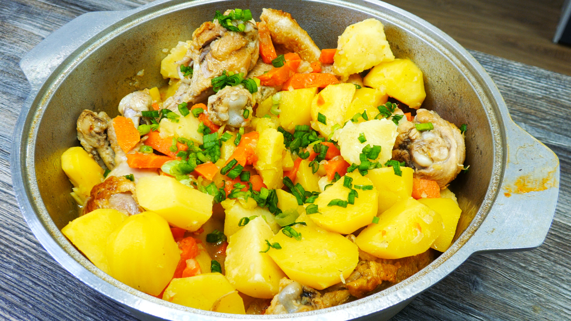 Картошка с курицей тушеная в духовке: рецепт с фото