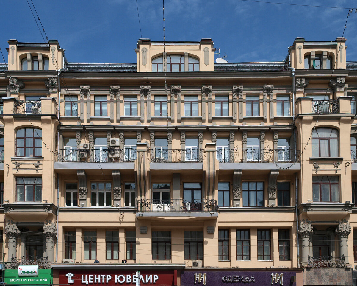 Он такой один на всю Москву. Уцелевший доходный дом Бахрушиных на Тверской  улице. | О Москве и не только | Дзен