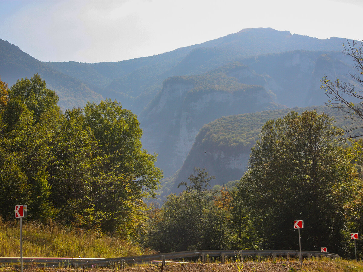 Наша экскурсия проходила по красивейшим местам Лагонакского нагорья. 